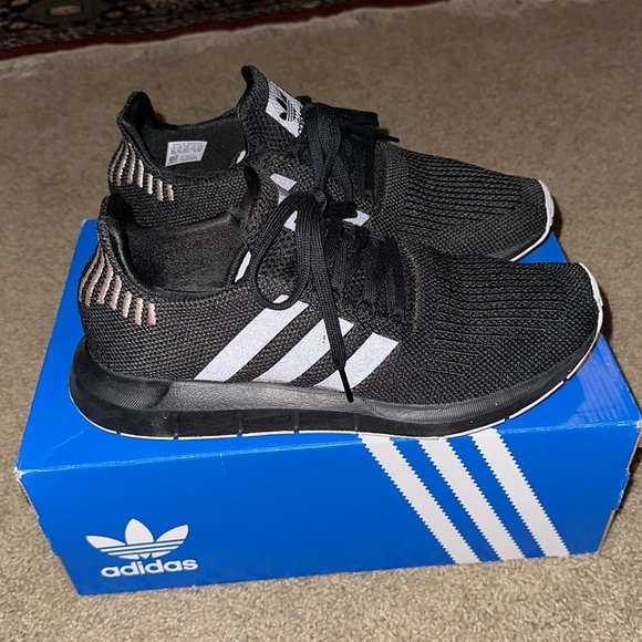 Adidas women’s size 10 Swift Run running shoe - Picture 3 of 7